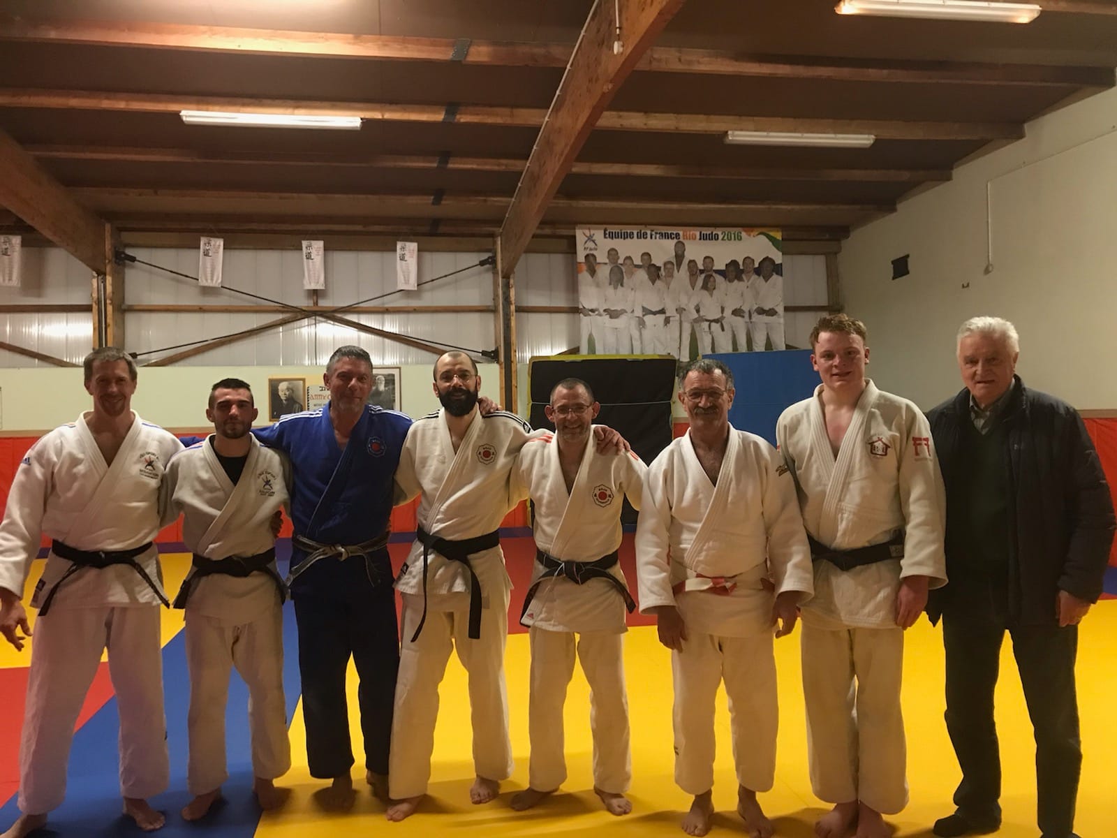 Le Comité de la Nièvre a accueilli le nouveau DTR  de la BFC, Olivier CHAUVIN,   en visite dans le departement. Olivier a animé une séance d entraînement  auprès d une vingtaine de judokas  au Dojo de Varennes Vauzelles